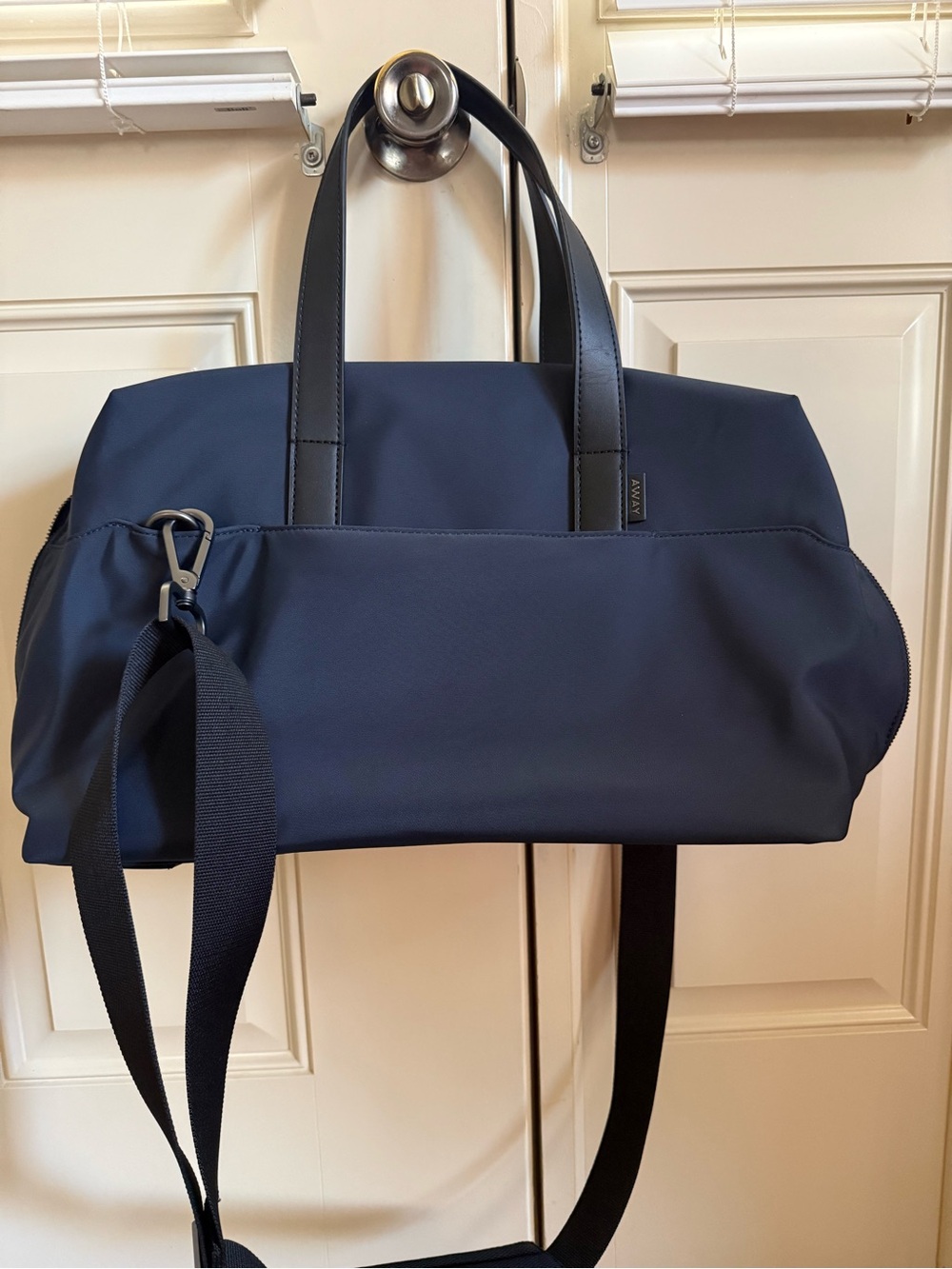 EUC - Away “The Everywhere Bag” in Navy Blue